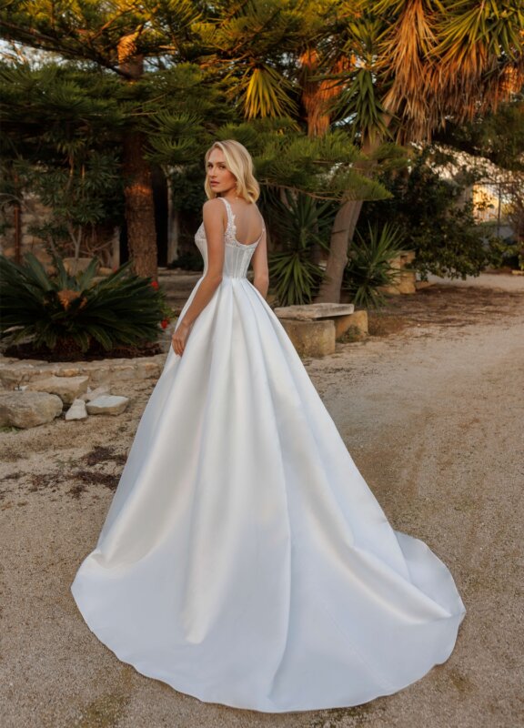 Boss Hochzeithaus Winsen Luhe Brautkleider Bremen Hamburg Lüneburg Hannover Stade Lübeck Buxtehude moderne Brautkleider Niedersachsen Jarice Hortensia (3)