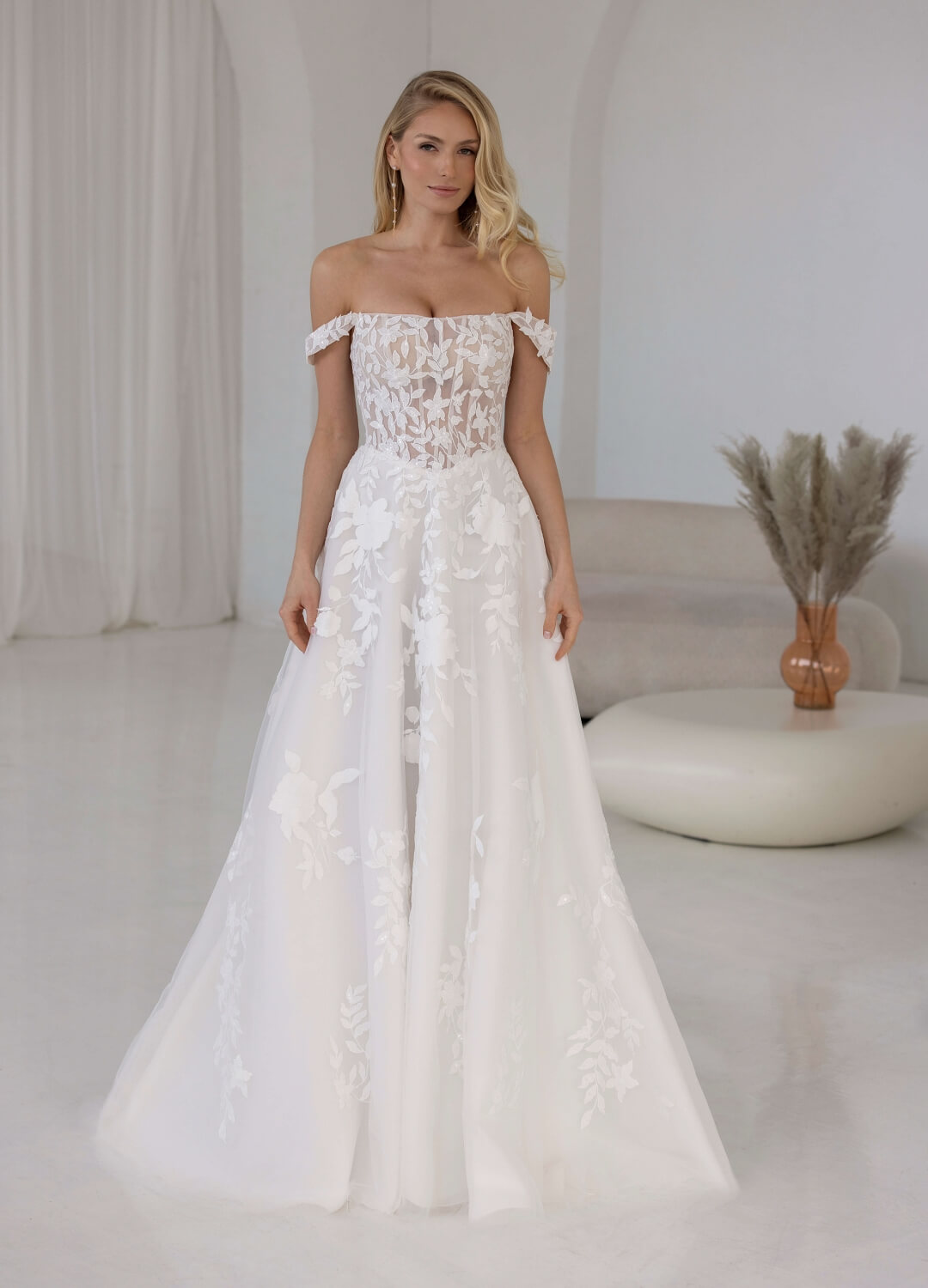Boss Hochzeithaus Winsen Luhe Brautkleider Bremen Hamburg Lüneburg Hannover Stade Lübeck Buxtehude moderne Brautkleider Niedersachsen Jarice Kitara (1)