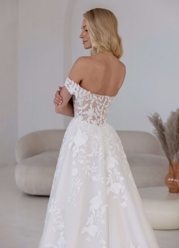 Boss Hochzeithaus Winsen Luhe Brautkleider Bremen Hamburg Lüneburg Hannover Stade Lübeck Buxtehude moderne Brautkleider Niedersachsen Jarice Kitara (5)