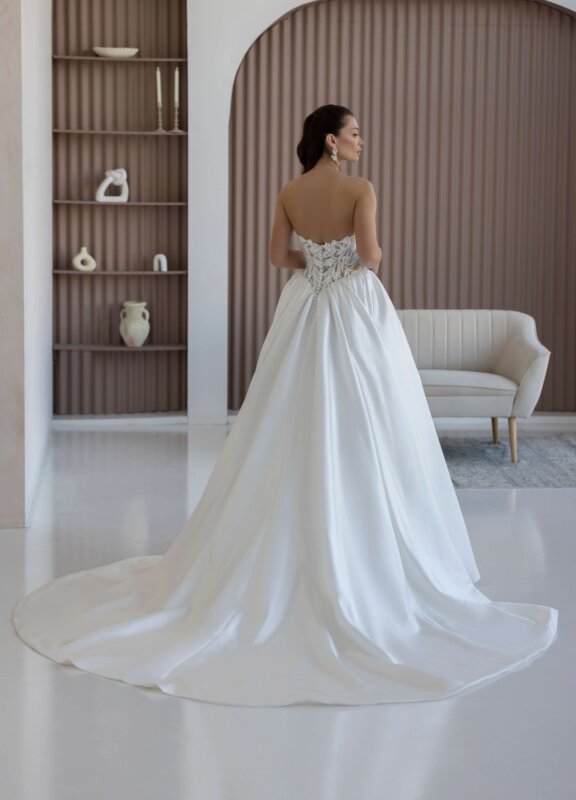 Boss Hochzeithaus Winsen Luhe Brautkleider Bremen Hamburg Lüneburg Hannover Stade Lübeck Buxtehude moderne Brautkleider Niedersachsen Jarice Lonika (2)