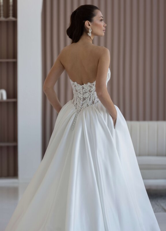 Boss Hochzeithaus Winsen Luhe Brautkleider Bremen Hamburg Lüneburg Hannover Stade Lübeck Buxtehude moderne Brautkleider Niedersachsen Jarice Lonika (4)