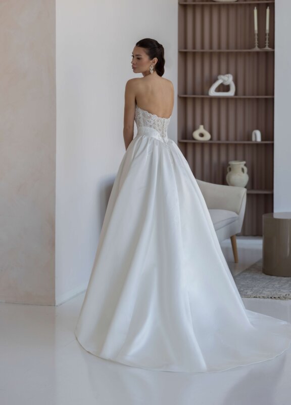 Boss Hochzeithaus Winsen Luhe Brautkleider Bremen Hamburg Lüneburg Hannover Stade Lübeck Buxtehude moderne Brautkleider Niedersachsen Jarice Lorinda (2)