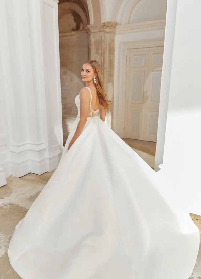 Boss Hochzeithaus Winsen Luhe Brautkleider Bremen Hamburg Lüneburg Hannover Stade Lübeck Buxtehude moderne Brautkleider Niedersachsen Justin Alexander Sincerity 44549 (1