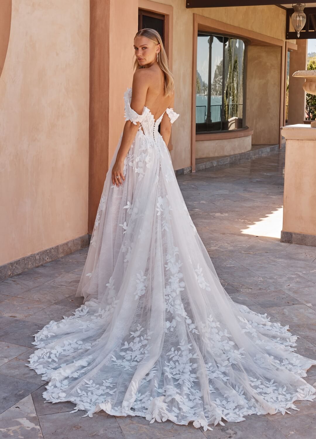 Boss Hochzeithaus Winsen Luhe Brautkleider Bremen Hamburg Lüneburg Hannover Stade Lübeck Buxtehude moderne Brautkleider Niedersachsen Madi Lane Osha (2)