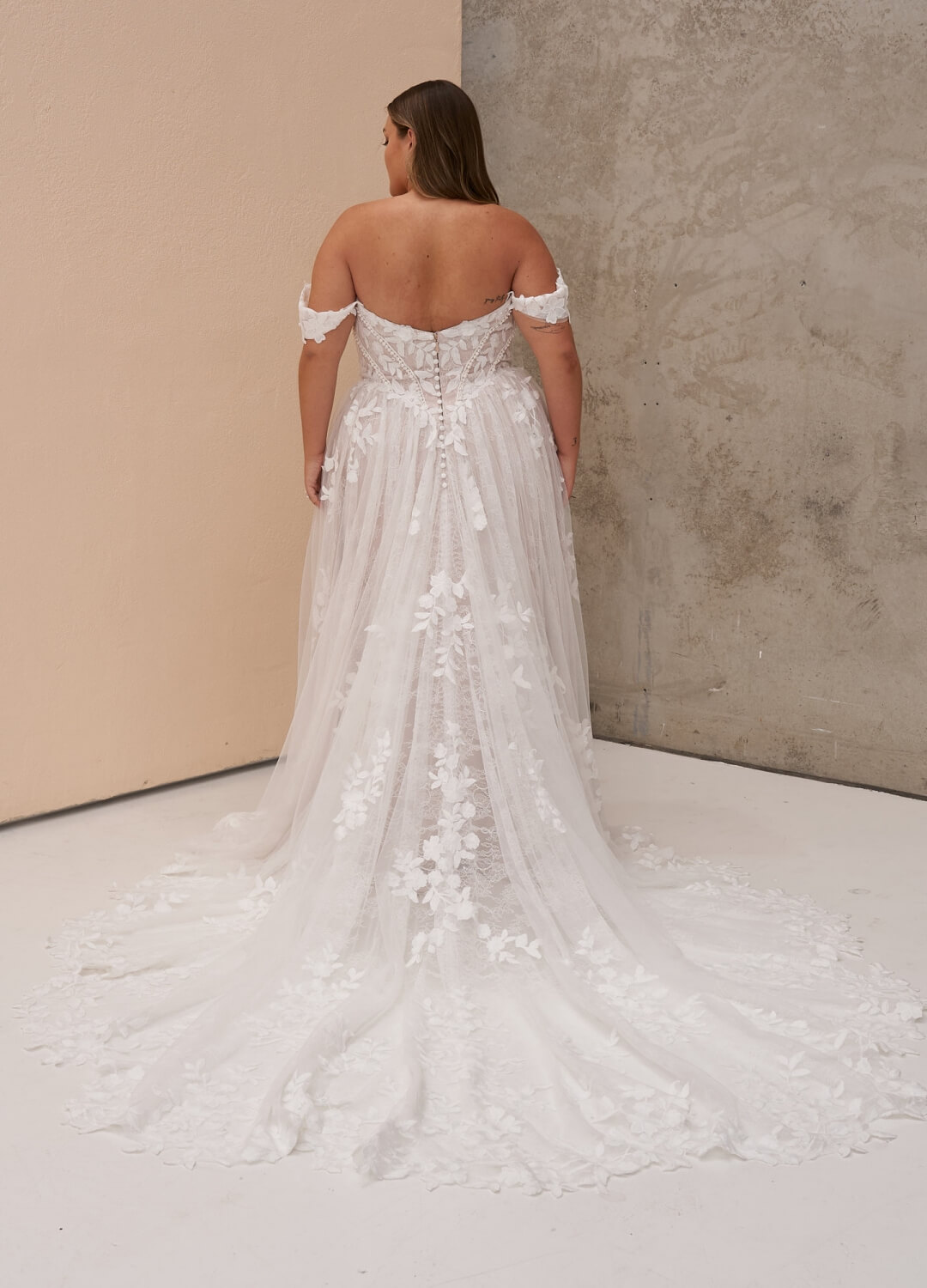 Boss Hochzeithaus Winsen Luhe Brautkleider Bremen Hamburg Lüneburg Hannover Stade Lübeck Buxtehude moderne Brautkleider Niedersachsen Madi Lane Osha (7)