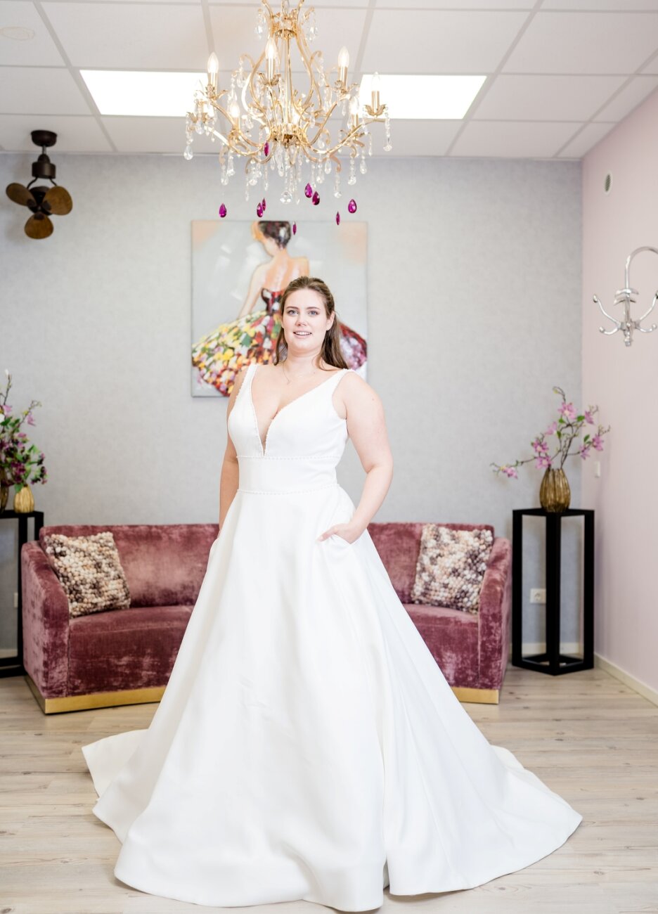 Boss Hochzeithaus Winsen Luhe Brautkleider Bremen Hamburg Lüneburg Hannover Stade Lübeck Buxtehude moderne Brautkleider Niedersachsen cleanes vurvy Brautkleid (1)