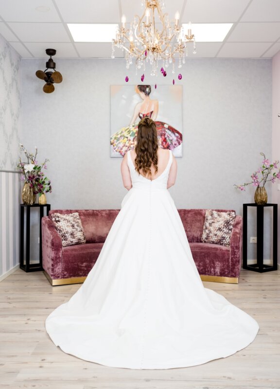 Boss Hochzeithaus Winsen Luhe Brautkleider Bremen Hamburg Lüneburg Hannover Stade Lübeck Buxtehude moderne Brautkleider Niedersachsen cleanes vurvy Brautkleid (4)