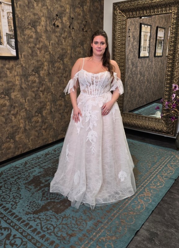 Boss Hochzeithaus Winsen Luhe Brautkleider Bremen Hamburg Lüneburg Hannover Stade Lübeck Buxtehude moderne Brautkleider Niedersachsen florale Brautkleider (1)