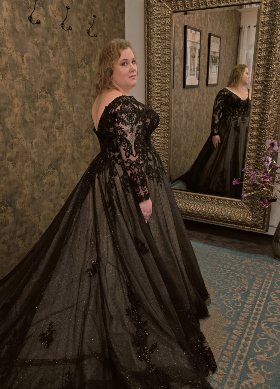 Boss Hochzeithaus Winsen Luhe Brautkleider Bremen Hamburg Lüneburg Hannover Stade Lübeck Buxtehude moderne Brautkleider Niedersachsen schwarzes Brautkleid (1)