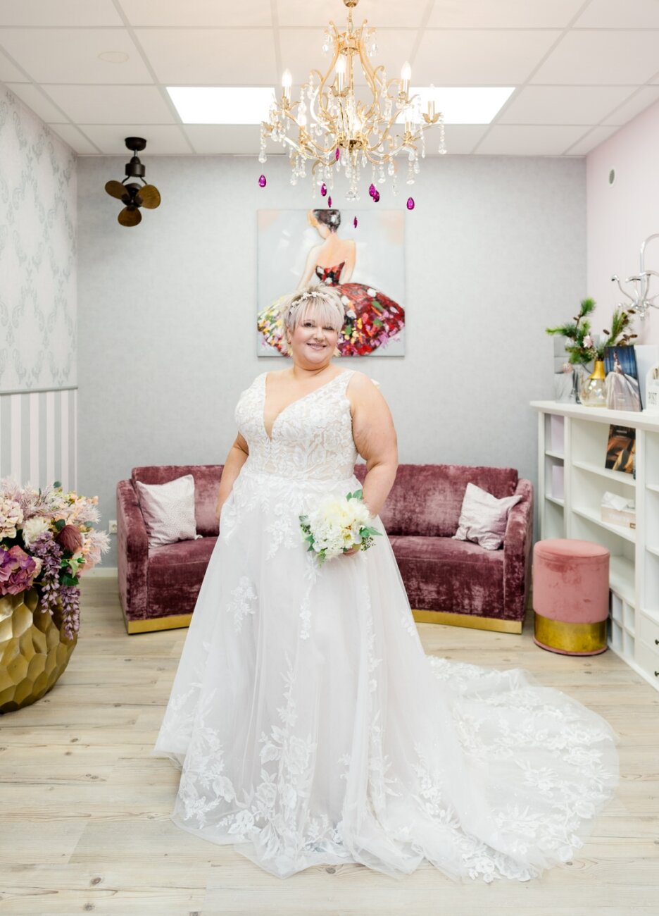 Boss Hochzeitshaus Brautkleider bis größe 66 Moderne Brautkleider Curvy Plussize Hamburg (5)