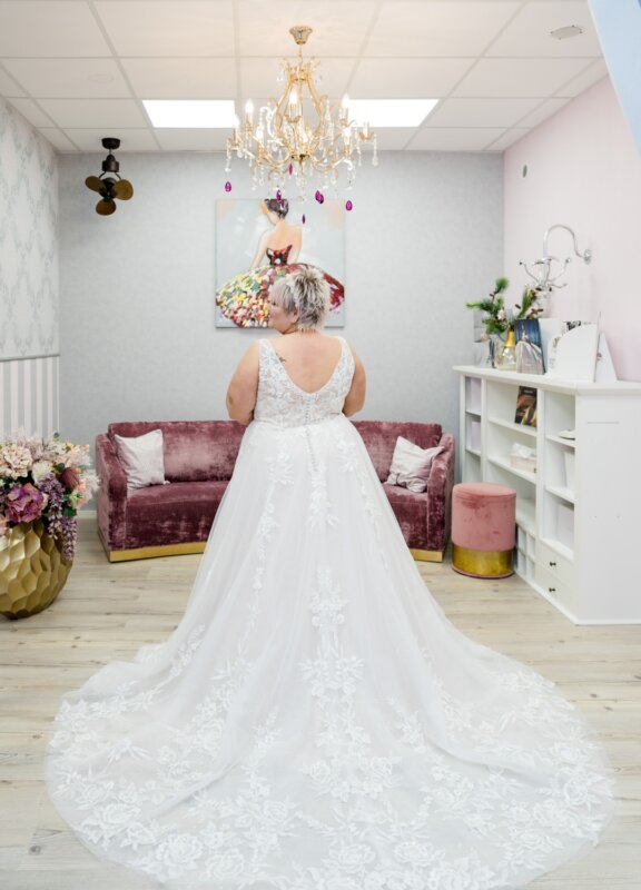 Boss Hochzeitshaus Brautkleider bis größe 66 Moderne Brautkleider Curvy Plussize Hamburg