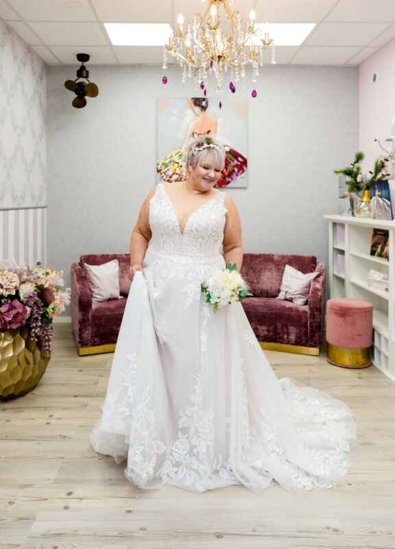 Boss Hochzeitshaus Brautkleider bis größe 66 Moderne Brautkleider Curvy Plussize Hamburg (6)
