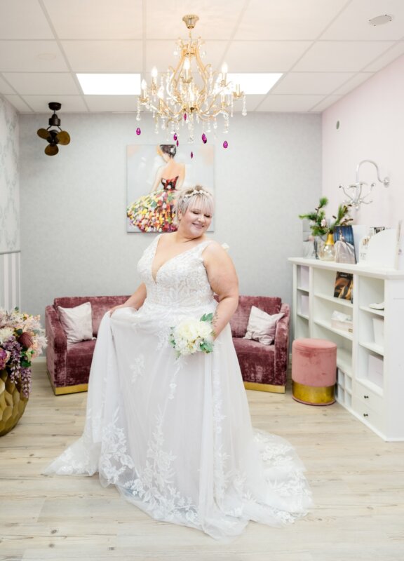 Boss Hochzeitshaus Brautkleider bis größe 66 Moderne Brautkleider Curvy Plussize Hamburg (7)