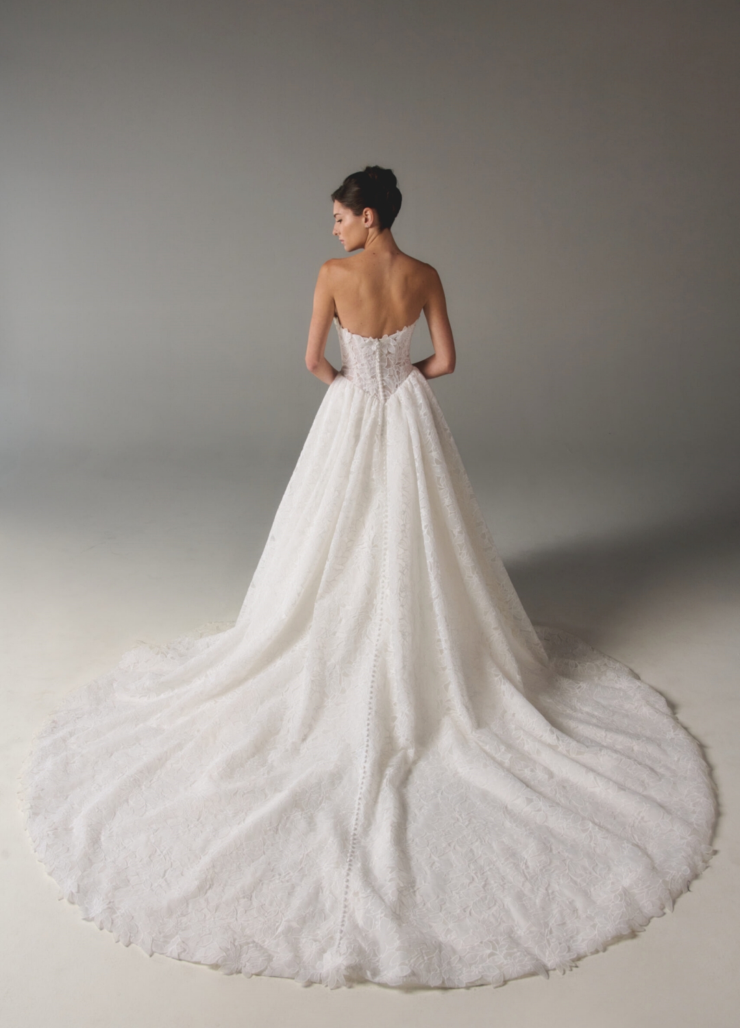 Brautkleider Boss Hochzeitshaus moderne exklusive Brautkleider in Hamburg Stade Lüneburg Harburg Buxtehude Justin Alexander Poeza Lunaria (1)