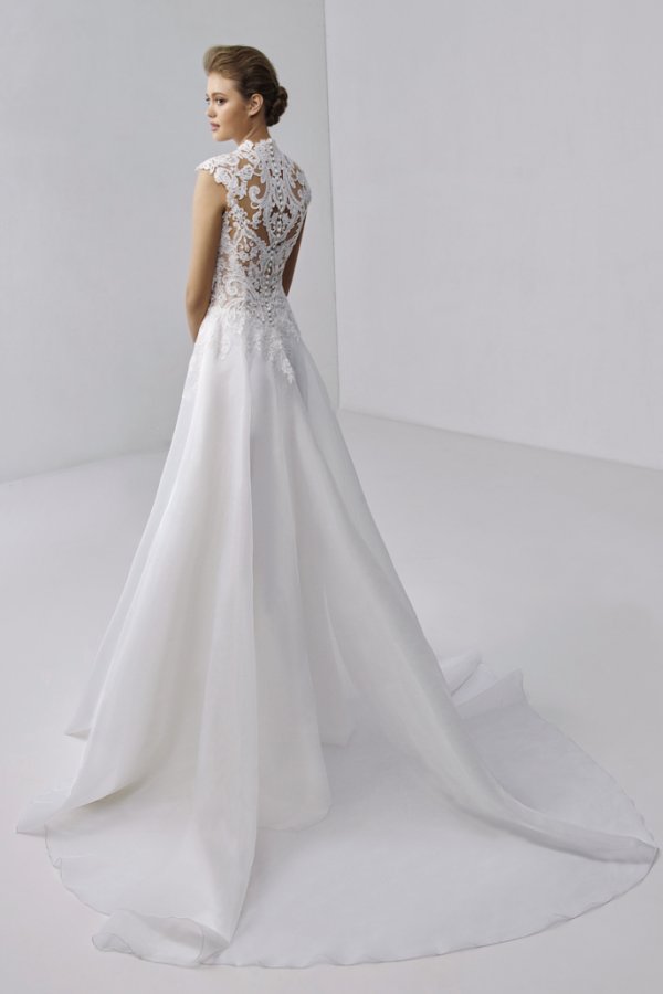 Enzoani Blue Style#19105