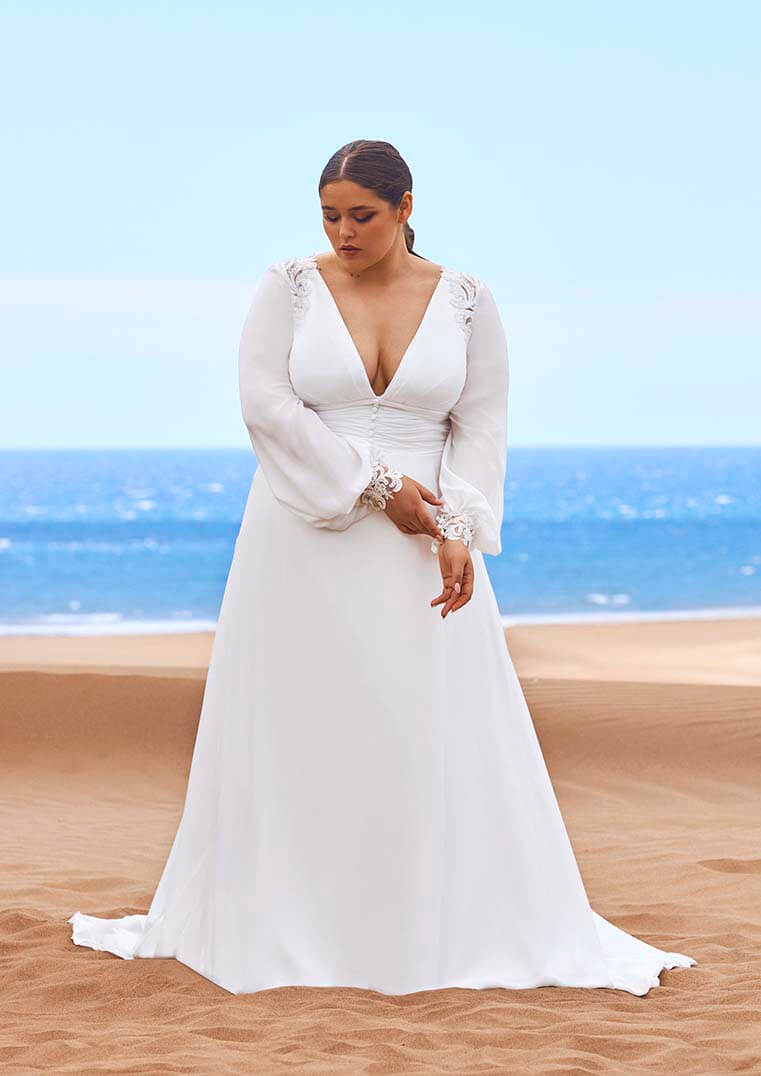 Pronovias Gobustan, tiefer V-Ausschnitt, Spitzen Applikationen, Tailliengürtel, schlichtes Brautkleid, fließender Rock, hoch geschlossener Rücken, Curvy Brautkleid,