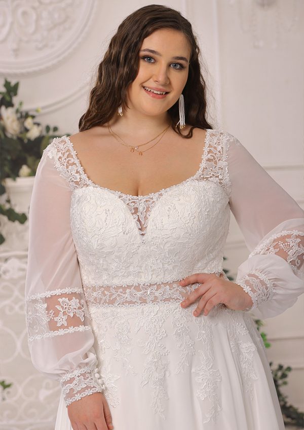 Ladybird LS422050-D(1), besonderes Brautkleid, fließendes Brautkleid, Brautkleid mit Arm, Tattooeffekt, Zweiteiler Optik, transparenz am Bauch, romantisches Brautkleid, Herzcorsage, Corsage mit Herzausschnitt, umspieler Ausschnitt, Brautkleid mit langem Arm, Curvy Brautkleid, florale Spitze