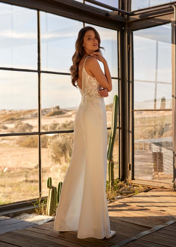 Libelle Gianata, Braut-Jumpsuit transparenz im Oberteil, Jumpsuit mit Spagettiträgern filigrane Spitze, verspieltes Oberteil, Jumpsuit mit weiten Beinen, Jumpsuit mit tiefem Ausschnitt, Jumpsuit mit Spagettiträgern, umspieltes Oberteil