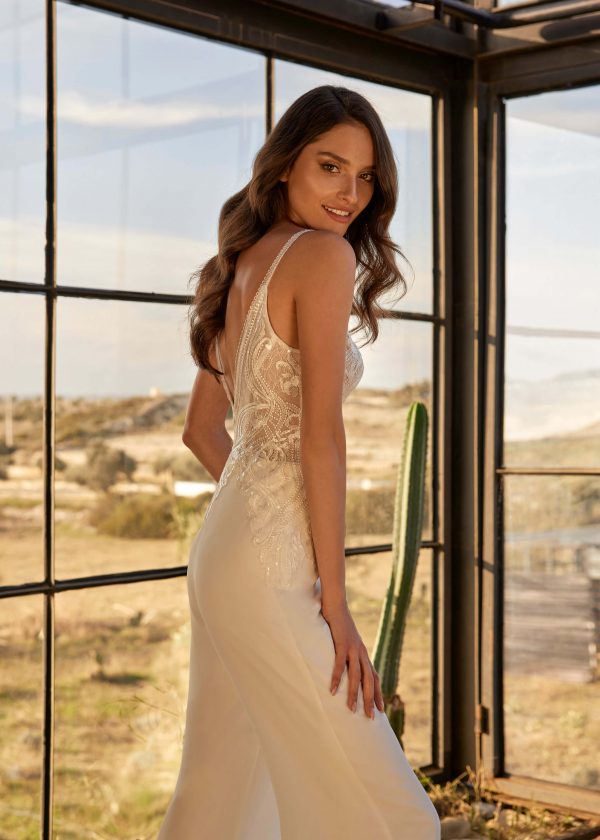 Libelle Gianata, Braut-Jumpsuit transparenz im Oberteil, filigrane Spitze, verspieltes Oberteil, Jumpsuit mit weiten Beinen, Jumpsuit mit tiefem Ausschnitt, Jumpsuit mit Spagettiträgern