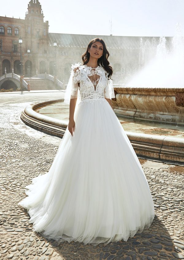 Pronovias Marisol, Bolero Cape, A-Linie, Tüll, schlichter Rock, V-Ausschnitt, besonderes Brautkleid, sexy Brautkleid, romantisches Brautkleid, tiefer Rücken, transparenz im Oberteil,