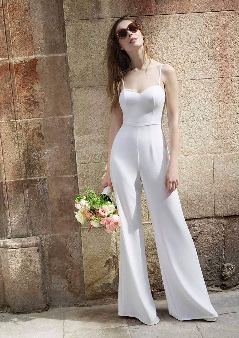 White One Mila, Marlene Hose, Braut Marlene Hose, Herzcorsage, Standesamt Outfit, elegant schlicht, Spaghettiträger, tiefer Rückenausschnitt, Knopfleiste, standesamtliches Outfit, schlichter Jumpsuit,