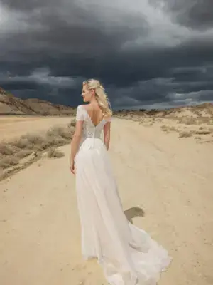 Moderne Brautkleider von Duett im Boss Hochzeitshaus Winsen (1)