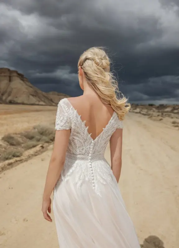 Moderne Brautkleider von Duett im Boss Hochzeitshaus Winsen (2)