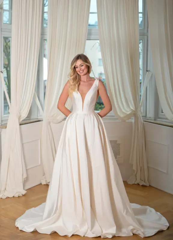 Moderne cleane Brautkleider bei Hamburg in Winsen Luhe (3)