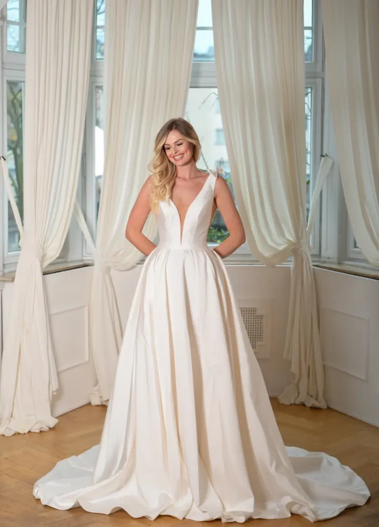 Moderne cleane Brautkleider bei Hamburg in Winsen Luhe (3)