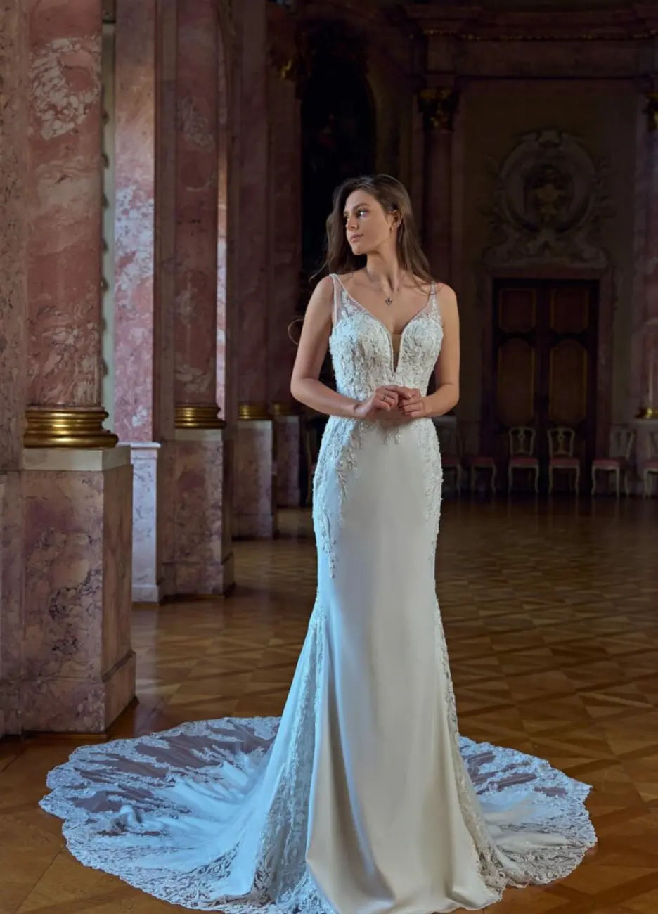 Modernes Sexy FintFlare Brautkleid im Boss Hochzeitshaus in Winsen Luhe bei Hamburg und Lüneburg (3)