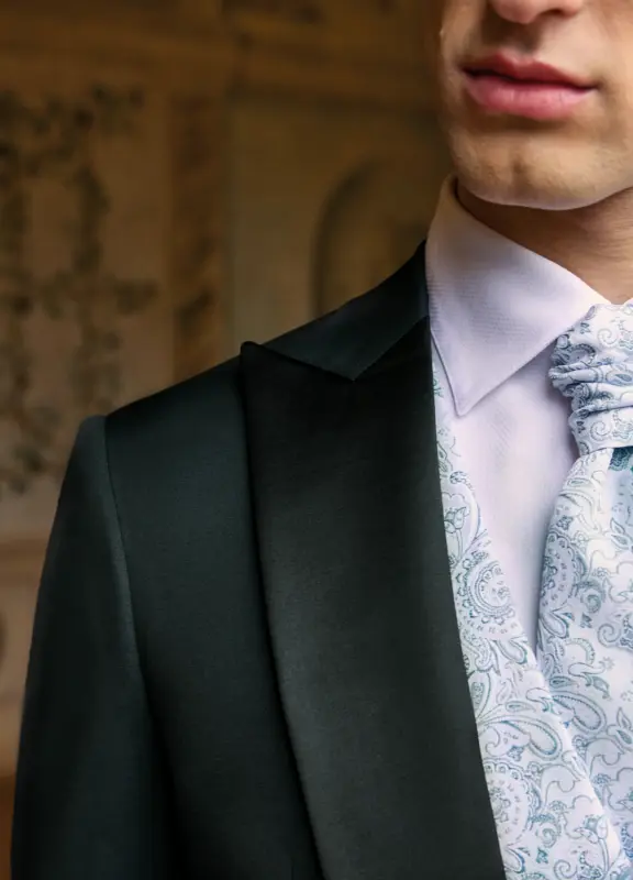 Royale Hochzeitsanzüge besondere Hochzeitsanzüge Hamburg Niedersachsen Brokat Anzug edel elegant Boss Hochzeitshaus Boss (13)
