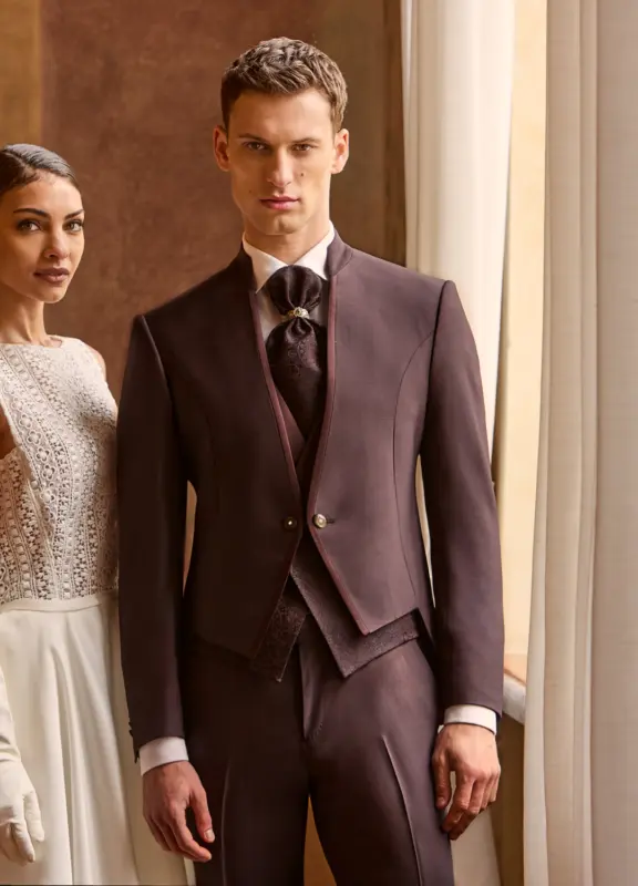 Royale Hochzeitsanzüge besondere Hochzeitsanzüge Hamburg Niedersachsen Brokat Anzug edel elegant Boss Hochzeitshaus Boss (25)