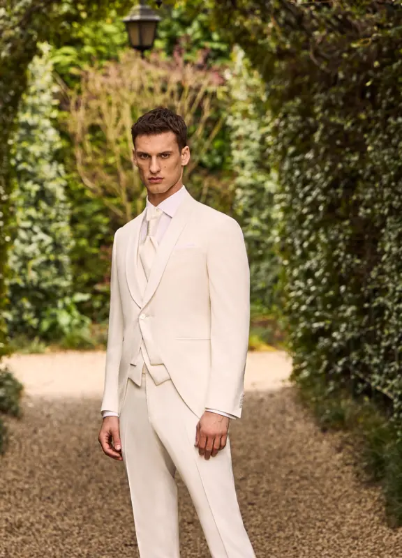 Royale Hochzeitsanzüge besondere Hochzeitsanzüge Hamburg Niedersachsen Brokat Anzug edel elegant Boss Hochzeitshaus Boss (50)