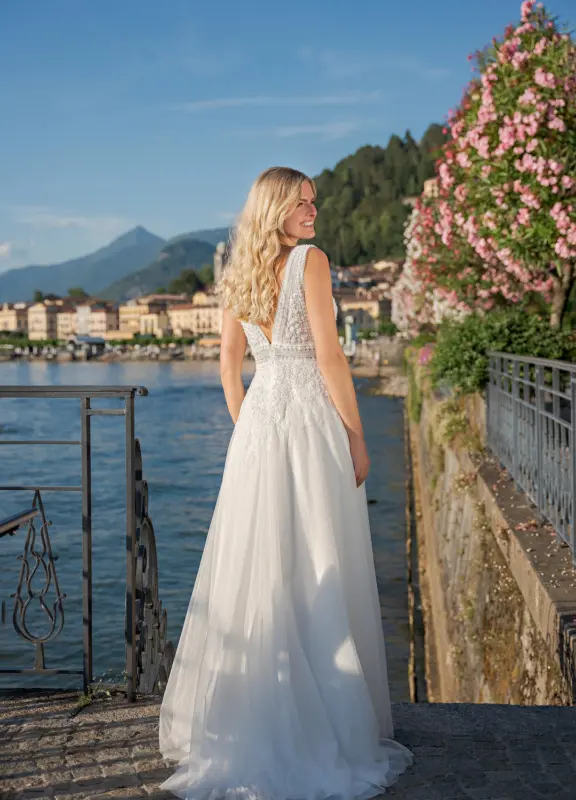Vintage Aline mit zartem Tüll Günstige BRautkleider in Winsen Luhe bei Hamburg (3)