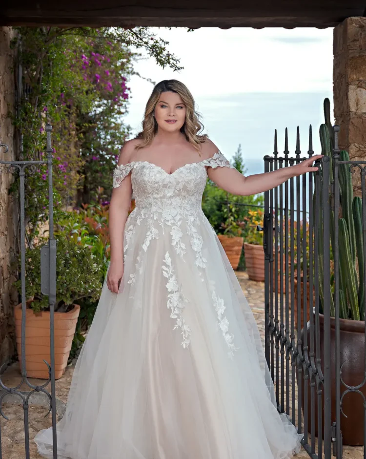 Boss Hochzeithaus Winsen Luhe Brautkleider Bremen Hamburg Lüneburg Hannover Stade Lübeck Buxtehude Lohrengel Brautkleider LB231 Niedersachsen (1)